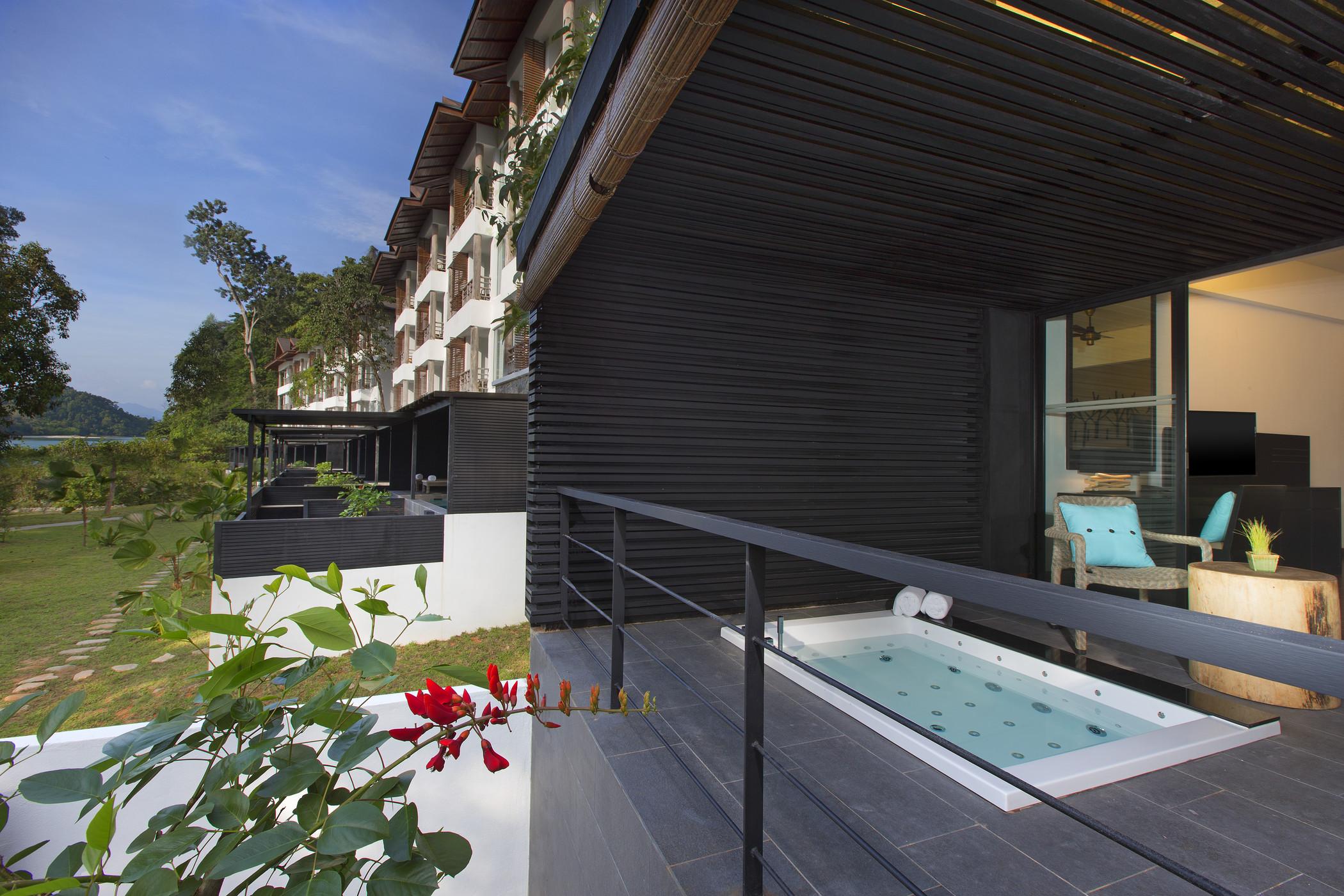 The Andaman, A Luxury Collection Resort, Langkawi Esterno foto A private jacuzzi at a hotel